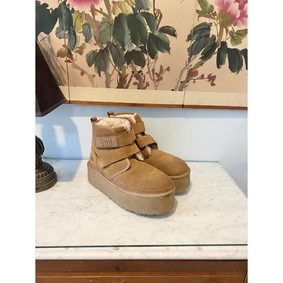 UGG Platform Shoes Womens Size 10 Shearling Strap Boot 1130554 Cozy - Picture 1 of 5